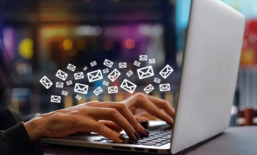 Email Features - HighTechBlogging